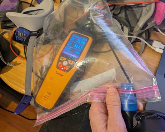 pumping air into the bag, and
measuring it with the M2000